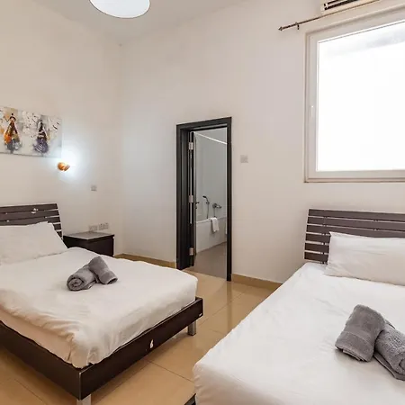 - Portomaso Area Apartment *