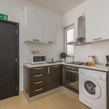 Apartment - Portomaso Area *