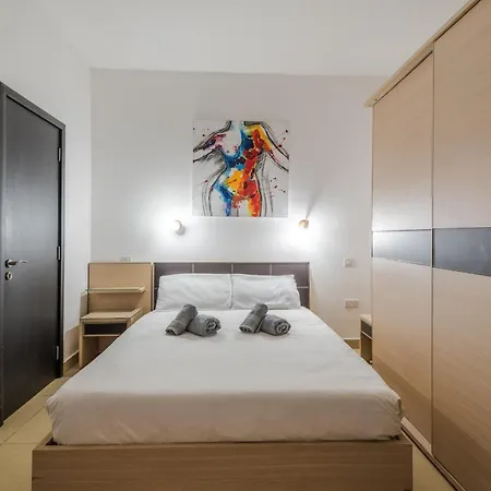 - Portomaso Area Apartment *